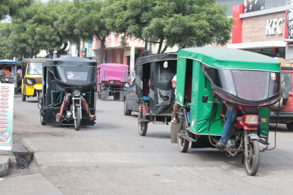 Tricimoteros gobiernan las calles de Pascuales Agencia (ag-extra)