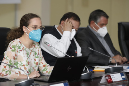 Anuncio. El COE anunció flexibilización en las medidas tras reducción de contagios en la tercera semana.