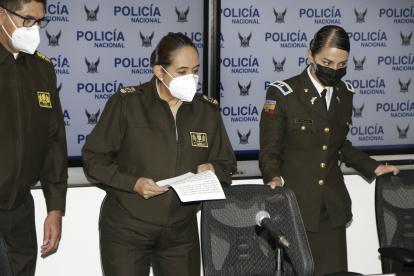 La general Tannya Varela (c) fue ratificada en su cargo el 15 de julio de 2021, por el presidente Lasso.