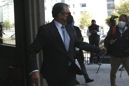 Abogados. Marcelo Ron, defensor del excontralor Pablo Celi, fue de los pocos abogados que acudió a la Corte para la audiencia.