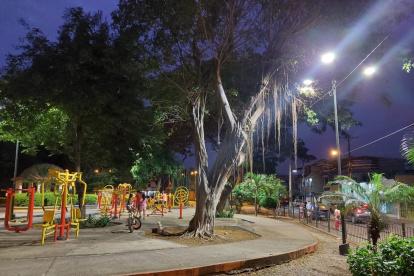Tecnologia LED mejora la iluminacion de parques