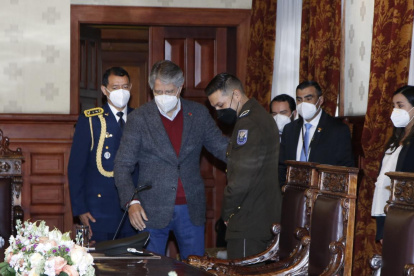 El presidente dialogó con el uniformado junto a la ministra de Gobierno.