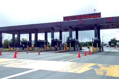Le suspensión del cobro es temporal y es para que el tráfico vehicular fluya durante los días de trabajos en la vía.