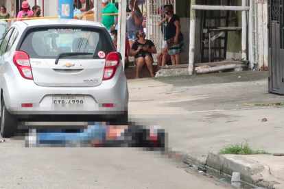 La víctima quedó tirada junto a la vereda.