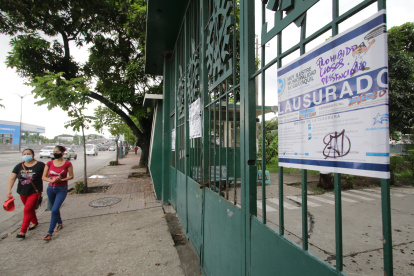 El Colegio Técnico Simón Bolívar fue clausurado en Guayaquil por clases presenciales.