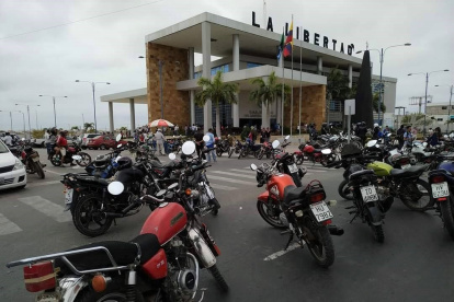 Hecho. Como protesta a los controles, cerraron la vía principal de La Libertad días atrás. La ciudadanía se quejó.