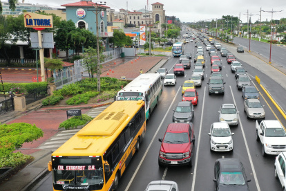 Caos vehicular en Samborondón ag-periodistas