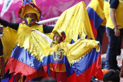 Los hinchas ya se encuentran dentro del estadio.