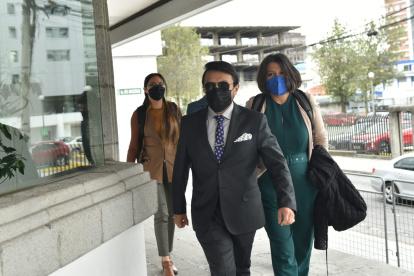 Audiencia. Esta tarde acudió a la Corte Nacional el abogado de Carrión, Ramiro Román.