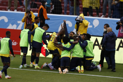 Ecuador empata ante Brasil 1-1.