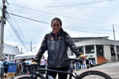 Ana Vivar, de 17 años, tiene experiencia en el Mundial de ciclismo. Es campeona nacional juvenil.