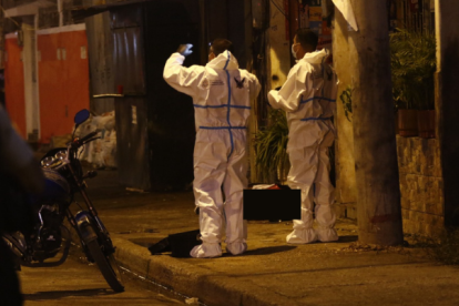 Agentes policiales llegaron al sector para recabar los indicios balísticos