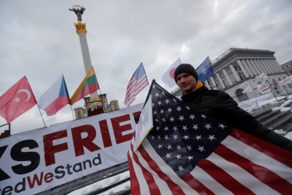 En Kiev, ucraniano realizan marchas