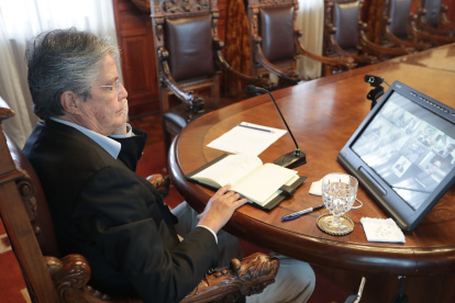 El presidente Guillemo Lasso, en una reunión virtual reciente.