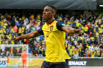 Félix Torres convirtió el tanto de la igualdad en Quito, ante Brasil, para rescatar un punto clave.