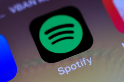 El aviso, asegura Spotify, dirigirá a los oyentes a un "centro covid-19, un recurso que brinda fácil acceso a datos basados ​​en datos, información actualizada compartida por científicos, médicos, académicos y autoridades de salud pública de todo el mundo, así como enlaces a fuentes fiables".
