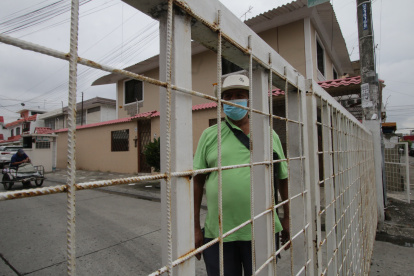 En varias manzanas de esta ciudadela, los residentes están empezando a organizarse para tomar acciones que detengan la inseguridad.