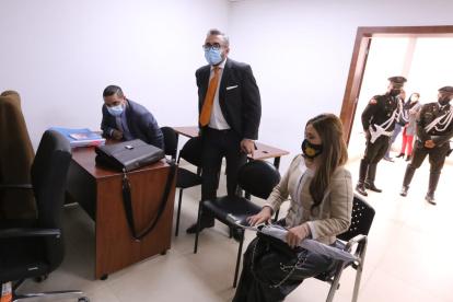 La audiencia inició la tarde del 31 de enero en el Complejo Judicial del Norte de Quito. En la izquierda: Cinthya Puga, una de las implicadas.