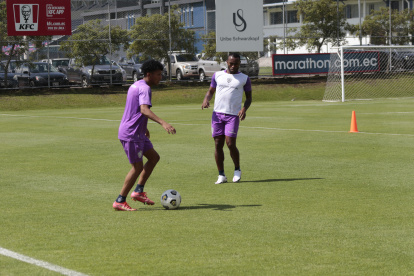Pedro Pablo Perlaza (derecha) será una de las caras nuevas del campeón nacional