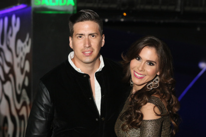 La pareja de esposos.