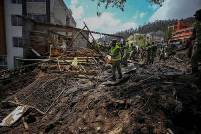 El desastre natural que sufre Quito mueve al rey de España a mostrar su solidaridad con las víctimas y con el país.
