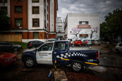 La policía hizo allanamientos y decomisó parte de la droga que es analizada. / Juan Roncorrioni/ EFE