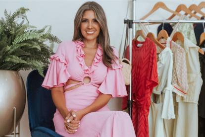 Su formación profesional incluye  Marketing de Moda en  Polimoda (Florencia, Italia) y Escaparatismo y Visual Merchandiser en Artidi (Barcelona, España).