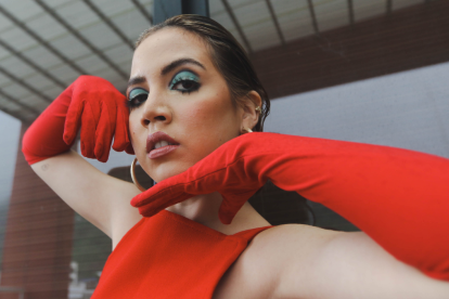 Paula tiene 22 años.