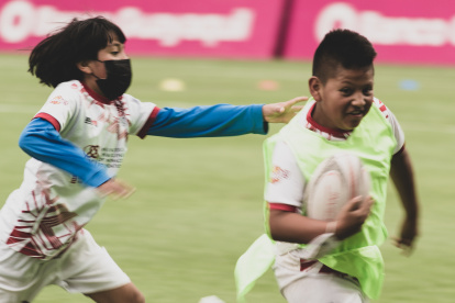 Los niños, durante el aprendizaje de rugby, demostraron condiciones innatas en velocidad y para evadir a los rivales, factores claves para la práctica de este deporte.