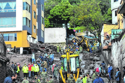 Labor. Los rescatistas sacaron varios cuerpos debajo de los edificios.