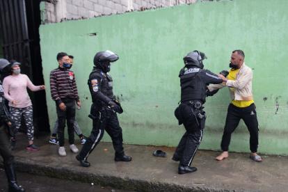 Inconformidad. En las redes sociales se viralizan videos de grupos de personas castigando a presuntos delincuentes en las calles del país.