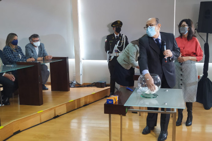 Salida. El sorteo se realizó de forma pública y fue dirigido por Hernán Salgado, presidente de la Corte Constitucional.