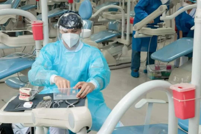 Un total de 36 estudiantes de Odontología retomaron sus prácticas.