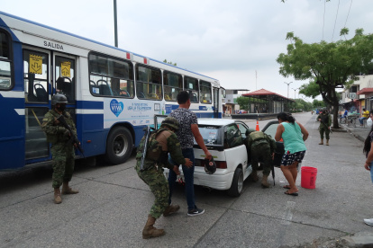 Despliegue de militares en el sur de la ciudad, tras asesinatos.