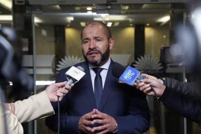 Acciones. El legislador no entiende las decisiones y solicita detalles.