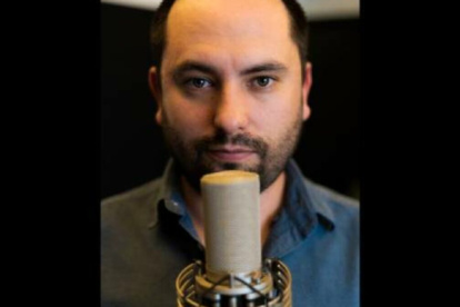 Adrián Kahlifé locuta para productos y marcas estadounidenses.