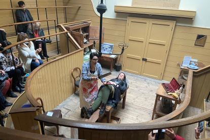 Recreación. The Old Operating Theatre Museum and Herb Garret recibe continuas visitas.