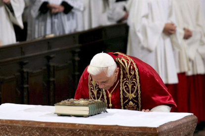 El, entonces, papa Benedicto XVI en la catedral de Freising, cerca de Múnich, en una de la misas que ofició durante su visita Baviera en 2006.