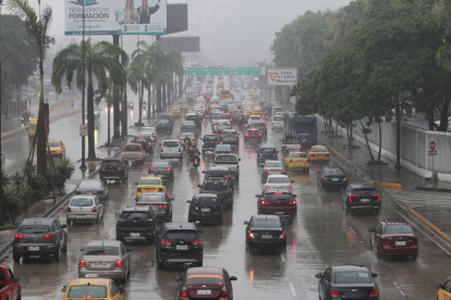AMANECE CON PERTINAZ LLUVIA EN GUAYAQUIL PERIODISTA : JUAN DANIEL PONCE FECHA : 08/02/2022 Agencia (ag-extra)