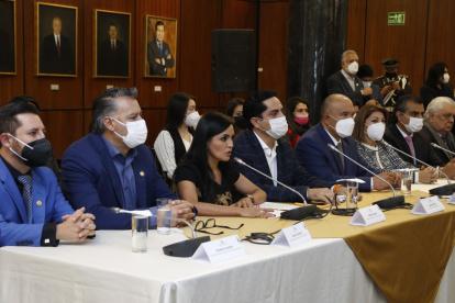 Siete legisladores se presentaron hoy junto a Guillermo Herrera y Xavier Hervas para explicar su postura sobre la normativa.