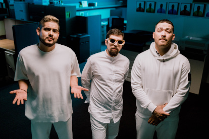 Sus pensamientos humorísticos llegan al público con su música.