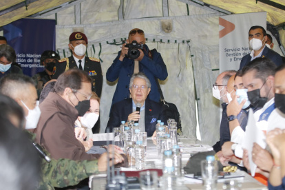 Presidente Guillermo Lasso en el puesto de mando que atiende la emergencia en La Gasca y La Comuna.