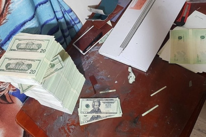 Parte del hallazgo de billetes falsos de $ 20 que hizo Fiscalía.