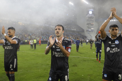 La cantidad de público, bengalas y demás situaciones que se dieron en la final de vuelta de Emelec ante Independiente, en 2021, fueron causales para que el COE Nacional limite el aforo en la presentación de hoy del Bombillo.