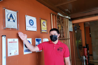 La Arcsa compartió imágenes de locales que ya cuentan con el sello de control sanitario y lo han colocado en un sitio visible.