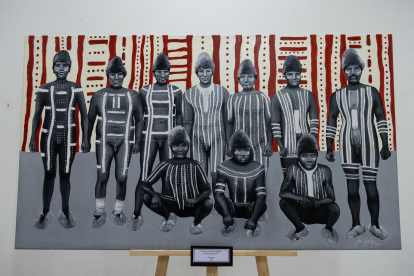 Vista de un cuadro que representa al pueblo indígena Selk"nam, uno de los pueblos originarios de Chile, el 1 de febrero de 2022 en Santiago (Chile).