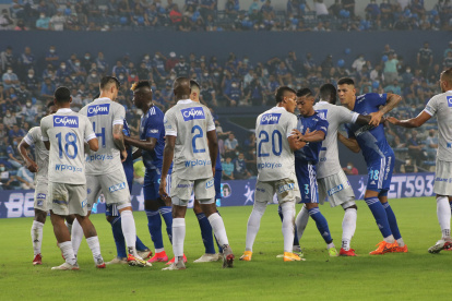 El Bombillo se quedó con la victoria ante Millonarios en la Explosión Azul.