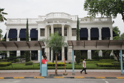 Agencia de Banco del Pacífico, en Urdesa, en Guayaquil.