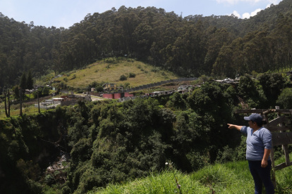 El crecimiento urbano en Quito ha sido desordenado y las casas se levantan en laderas.