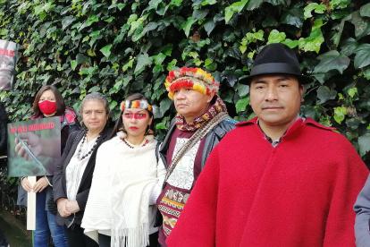 Una foto reciente del presidente de la Confederación de Nacionalidades Indígenas, Leonidas Iza (der.), quien censuró que el Estado no ha garantizado los derechos de los pueblos nativos.